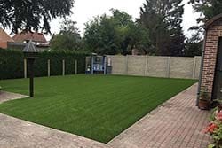 Geplaatst kunstgras met strakke afwerking