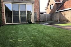 Kunstgrasrealisatie in een Limburgse tuin